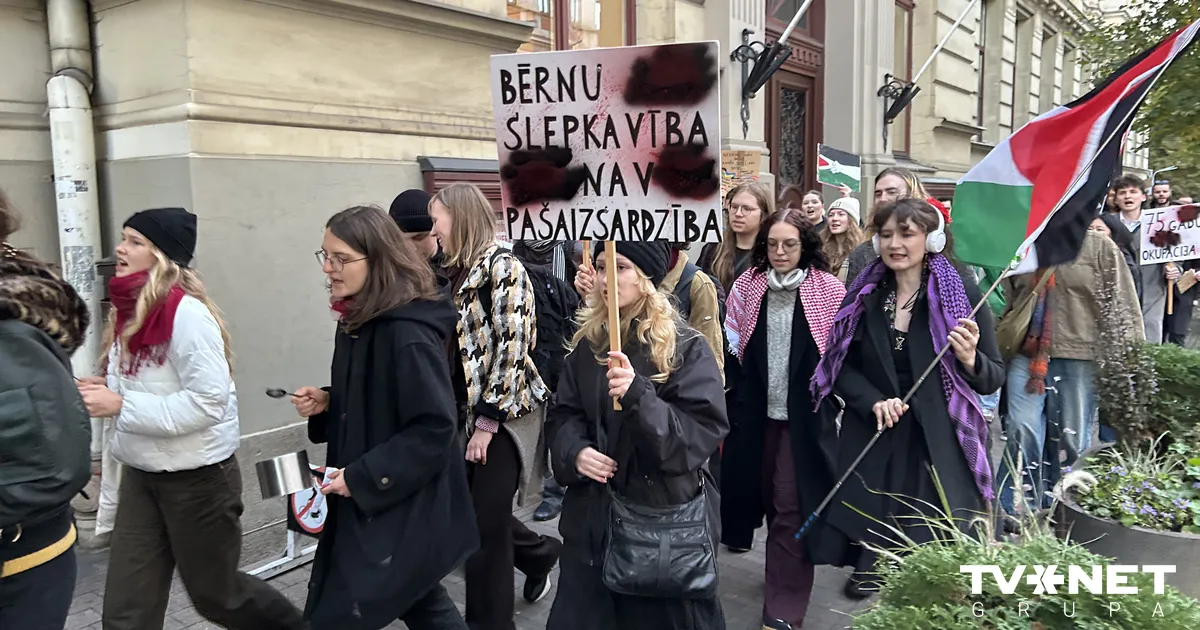 FOTO UN VIDEO ⟩ Rīgā notiek gājiens palestīniešu atbalstam