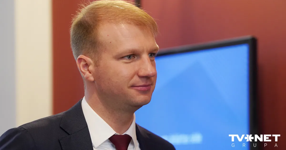 Melnis noliedz informāciju par degvielas cenu pieaugumu saistībā ar piesārņojuma likumprojektu
