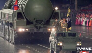 Ziemeļkorejas līderis dižojas ar jaunu tāla darbības rādiusa raķeti