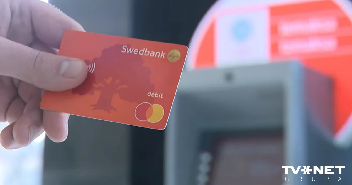VIDEO ⟩ Bijušo "Swedbank" filiāles vadītāju apsūdz par krāpšanos 17 gadu garumā: LTV atklāj jaunu informāciju