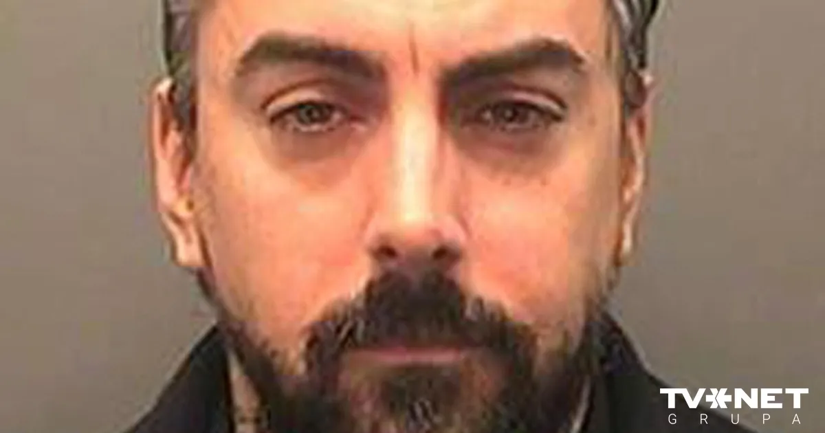 Pēc uzbrukuma cietumā miris par pedofiliju notiesātais rokgrupas "Lostprophets" līderis