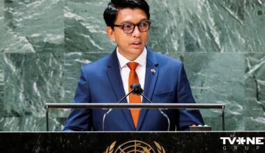 Madagaskaras prezidents aizbēdzis no valsts