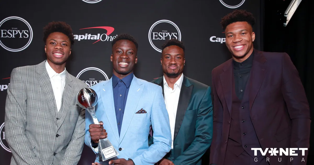NBA klubam "Bucks" pievienojas trešais no brāļiem Adetokunbo