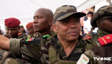 Madagaskarā pēc prezidenta aizbēgšanas varu pārņem armija