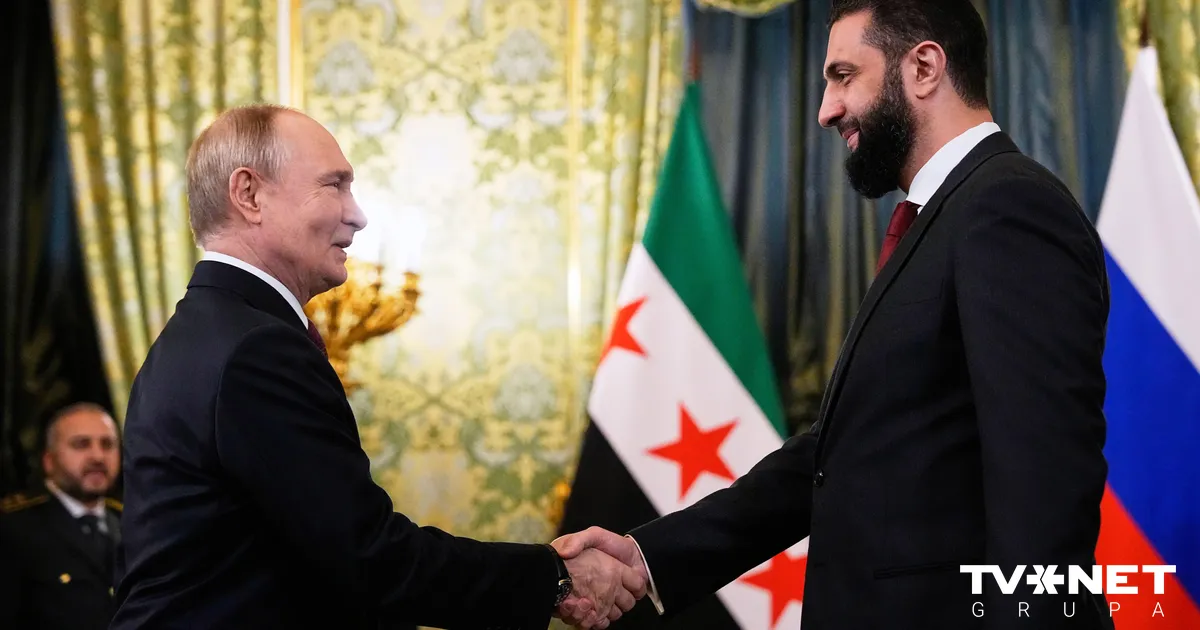 VIDEO ⟩ Sīrijas pagaidu prezidents Kremlī tiekas ar Putinu
