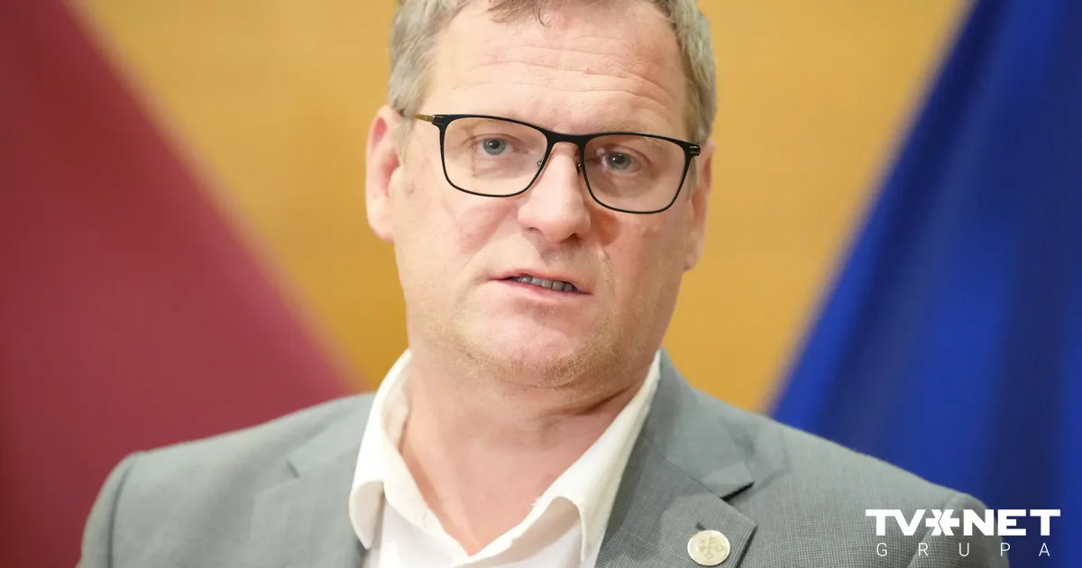 Divos naktī noslēgusies Rīgas domes sēde