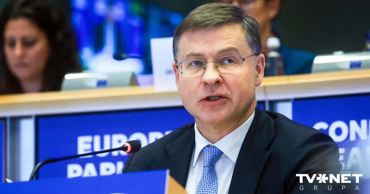 Krievijas aktīvi paliks imobilizēti līdz reparāciju samaksai Ukrainai, uzsver Dombrovskis