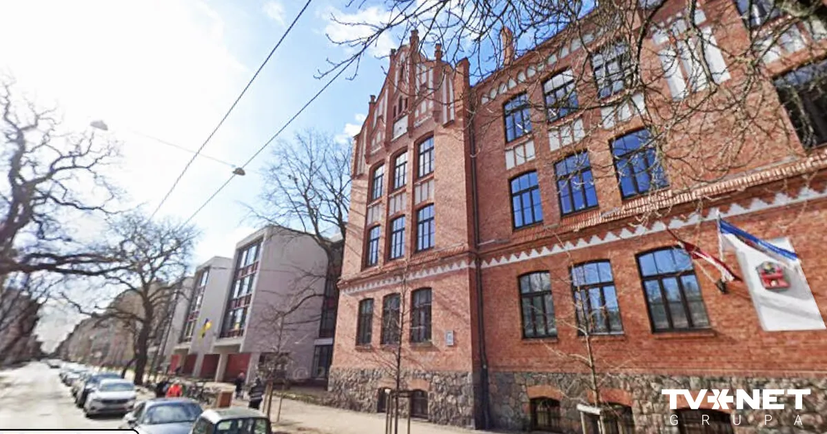 “Vajadzēs – atkāpšos”. Draudziņas ģimnāzijas direktors par attiecībām ar kolēģiem un dīvainībām soctīklos