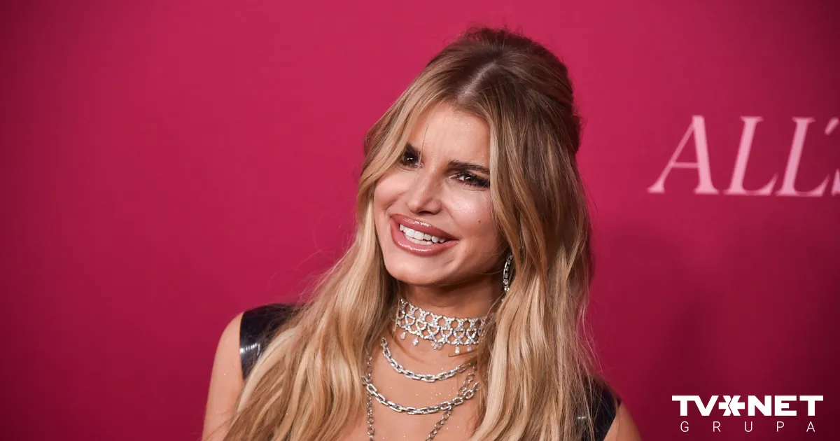 Džesika Simpsone lateksā – drosmīga atgriešanās 45 gadu vecumā