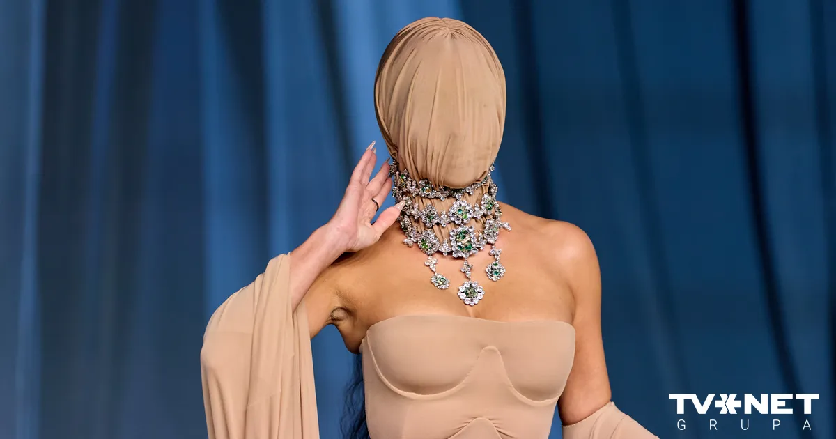 Kima Kardašjana jau atkal šokē modes kritiķus