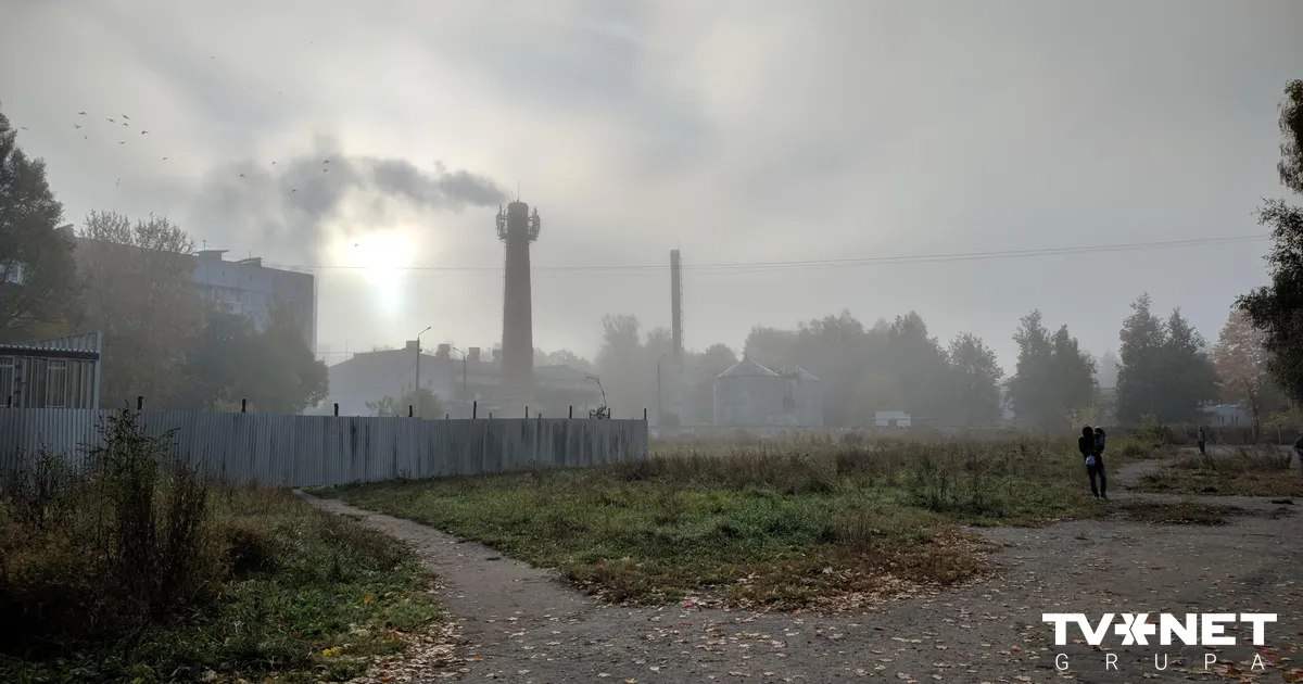 Ukraina triecienā Krievijai trāpa ķīmiskajai rūpnīcai Brjanskā - Apollo.lv