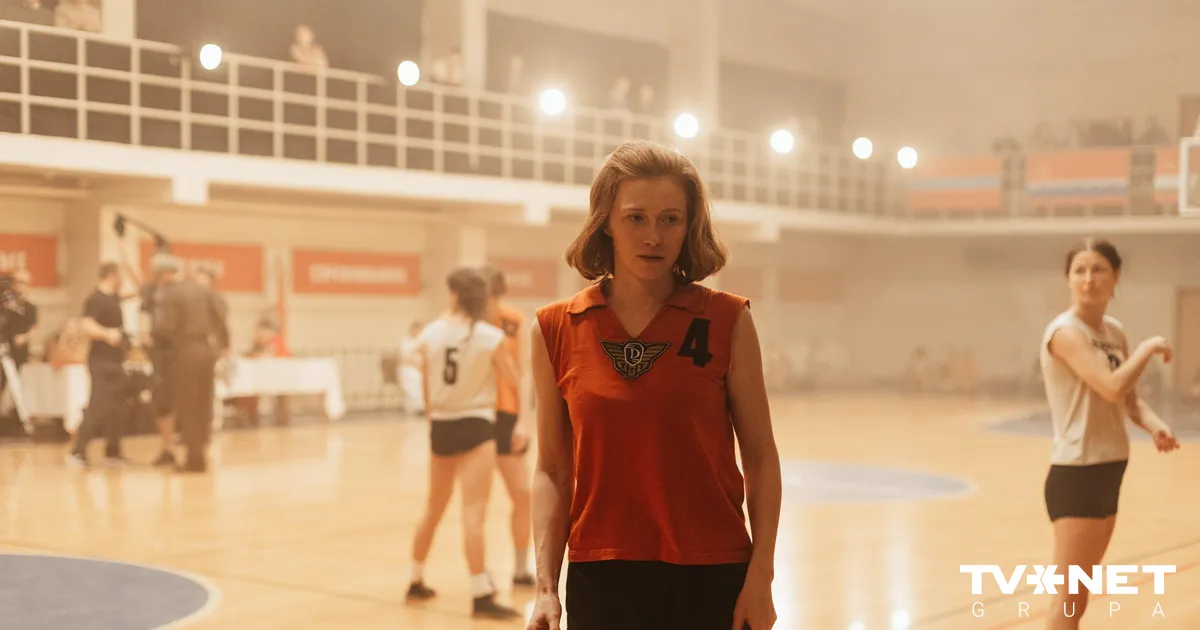 Iztaisnot muguru. Recenzija par filmu "Tīklā. TTT leģendas dzimšana"