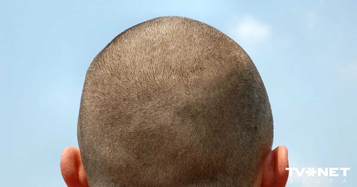 Pusaudzim Rīgā uzbrūk par baltām apavu šņorēm – policija rosina apsūdzēt vairākus skinhedus