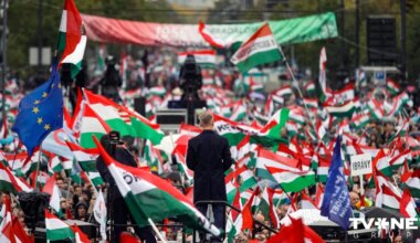 Orbāna un opozīcijas mītiņi Budapeštā pulcē tūkstošus