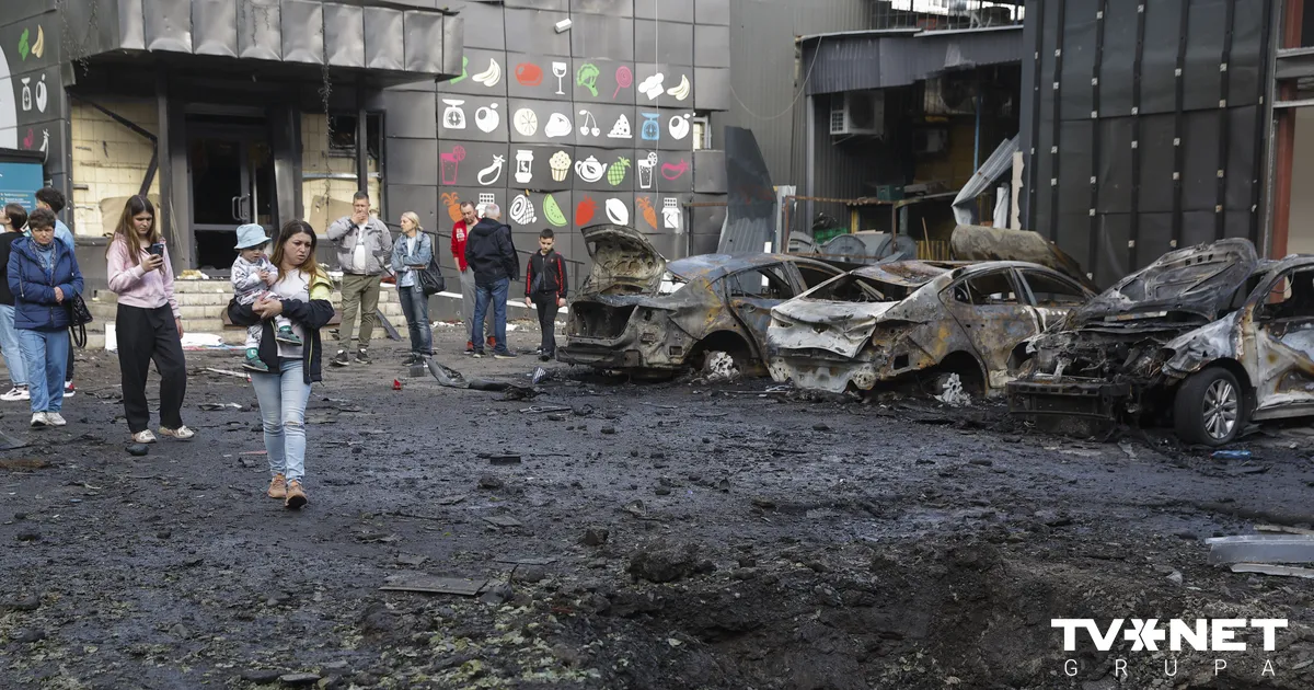 VIDEO ⟩ Krievijas dronu uzbrukumos Kijivā nogalināti trīs cilvēki
