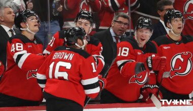 "Devils" turpina iespaidīgu uzvaru sēriju NHL sezonas ievadā