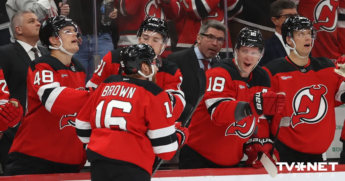"Devils" turpina iespaidīgu uzvaru sēriju NHL sezonas ievadā