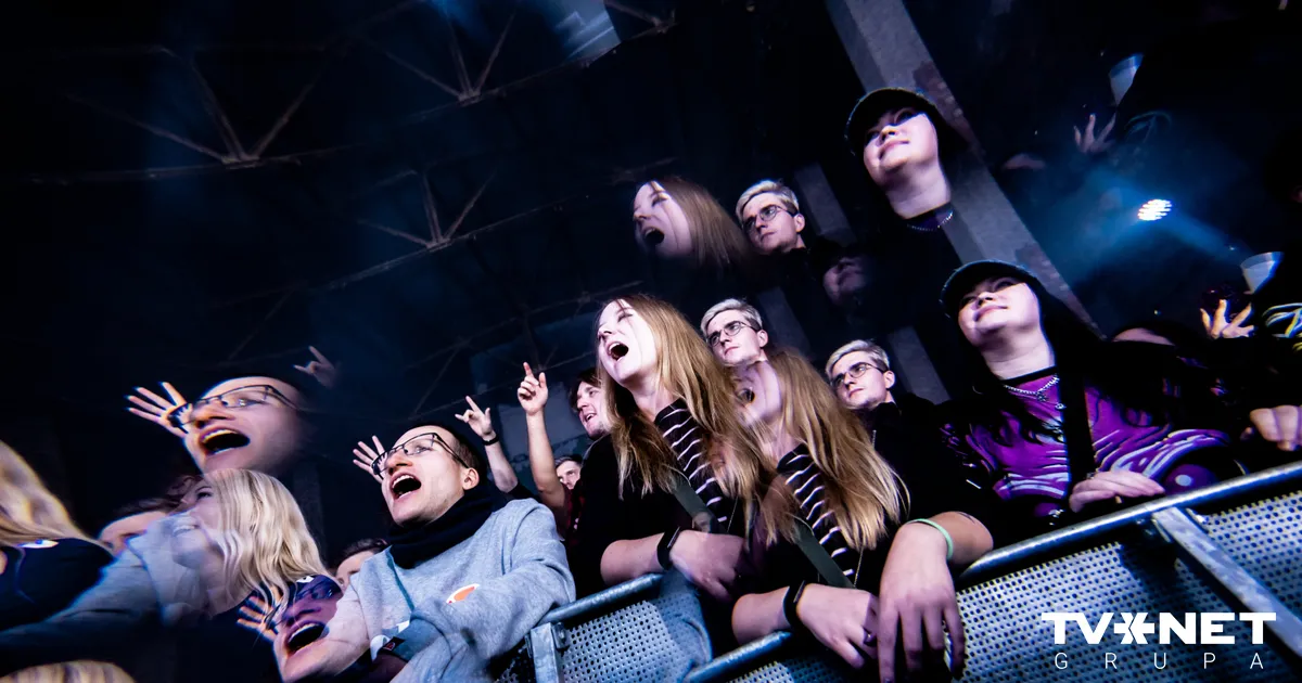 FOTO ⟩ Britu posthārdkora grupa "Enter Shikari" pieskandina "VEF Vasarnīcu"