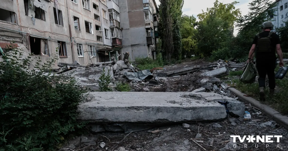 Pokrovskā turpinās kaujas, apstiprina Zelenskis