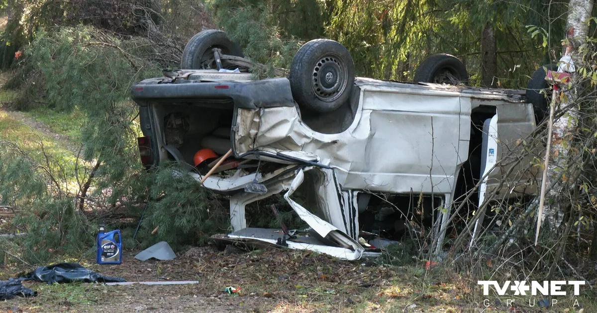 Traģiskā avārija pie Strenčiem – pie kāda apledojuma jākaisa galvenie ceļi?