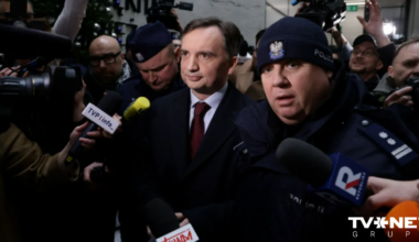 Polijas prokuratūra vēlas aizturēt bijušo tieslietu ministru Zbigņevu Zjobro