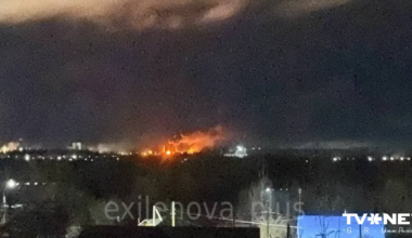 Ukraiņu droni uzbrukuši Maskavai, kā arī Krievijas naftas pārstrādes un ķīmijas uzņēmumiem