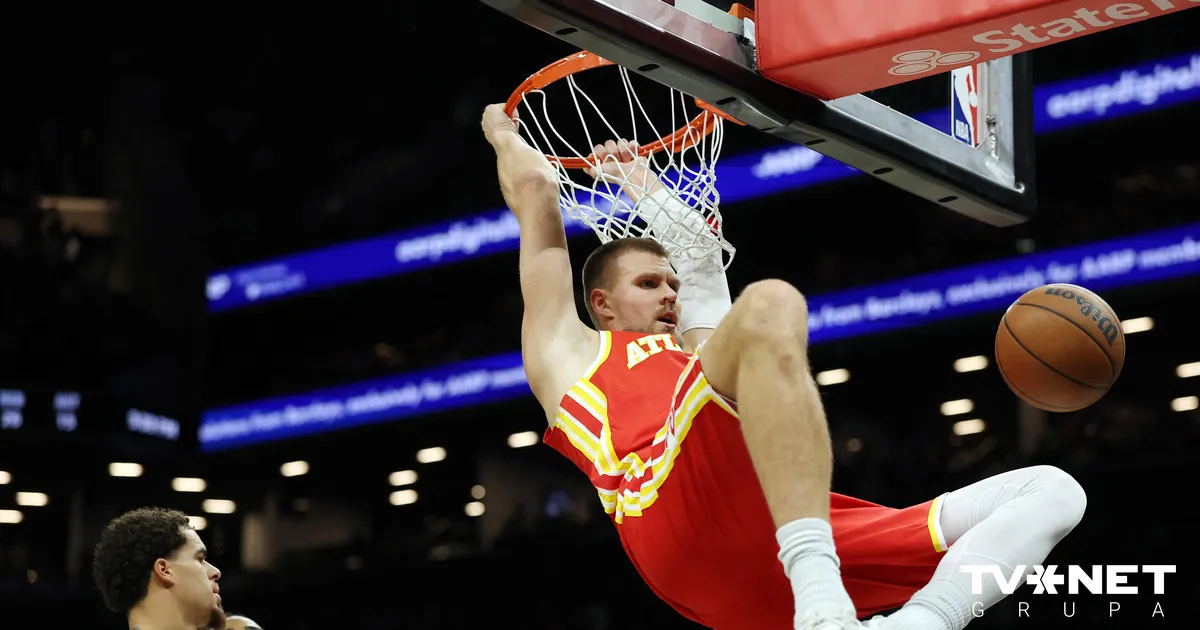 Porziņģis ar daudzpusīgu sniegumu sekmē uzvaru; "Hawks" līderis gūst traumu