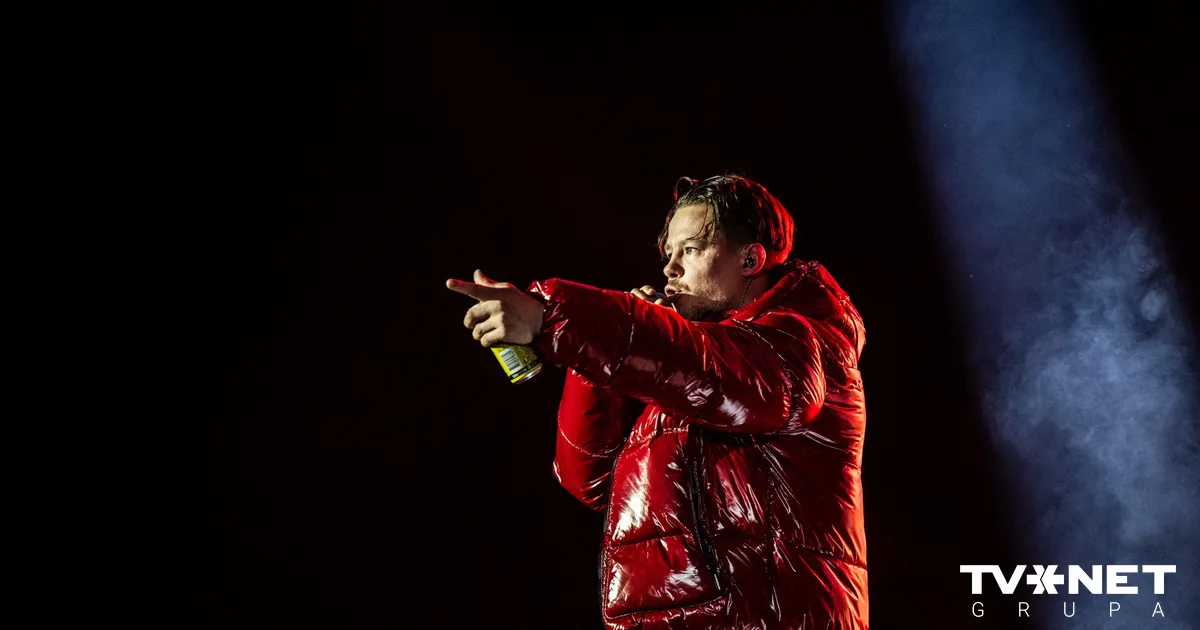 Reperis Deniss izdod minialbumu "Plejādes" un tā singlu "Pasēdēt" ar videoklipu