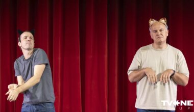 RECENZIJA ⟩ Mīlēt dzīvi: neiespējamā misija? "Kritiens augšup" Jaunajā Rīgas teātrī - Sejas.lv