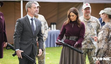 Karaliene Mērija ar ieroci rokās – stila un spēka simbols Ādažos