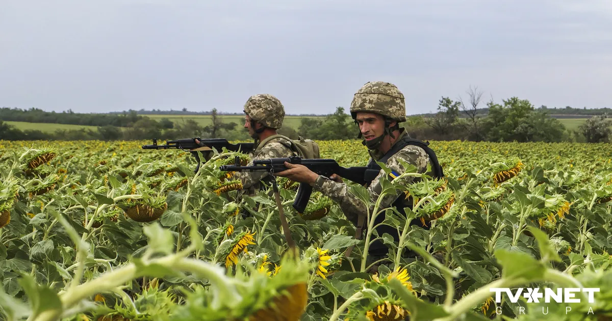 Divu mēnešu laikā Ukrainu pametuši gandrīz 100 000 jaunu vīriešu