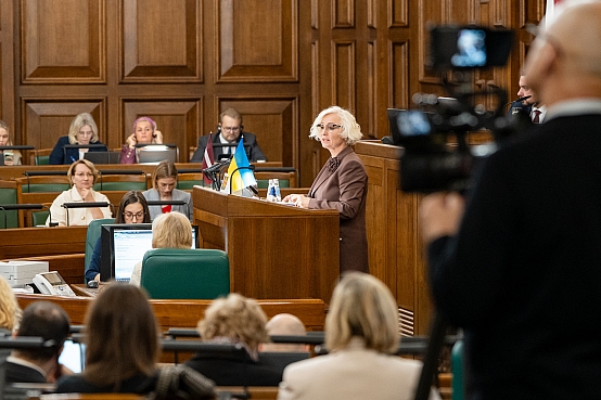 Daiga Mieriņa valsts valodai veltītās debatēs: valoda ir valsts, un valsts esam mēs katrs