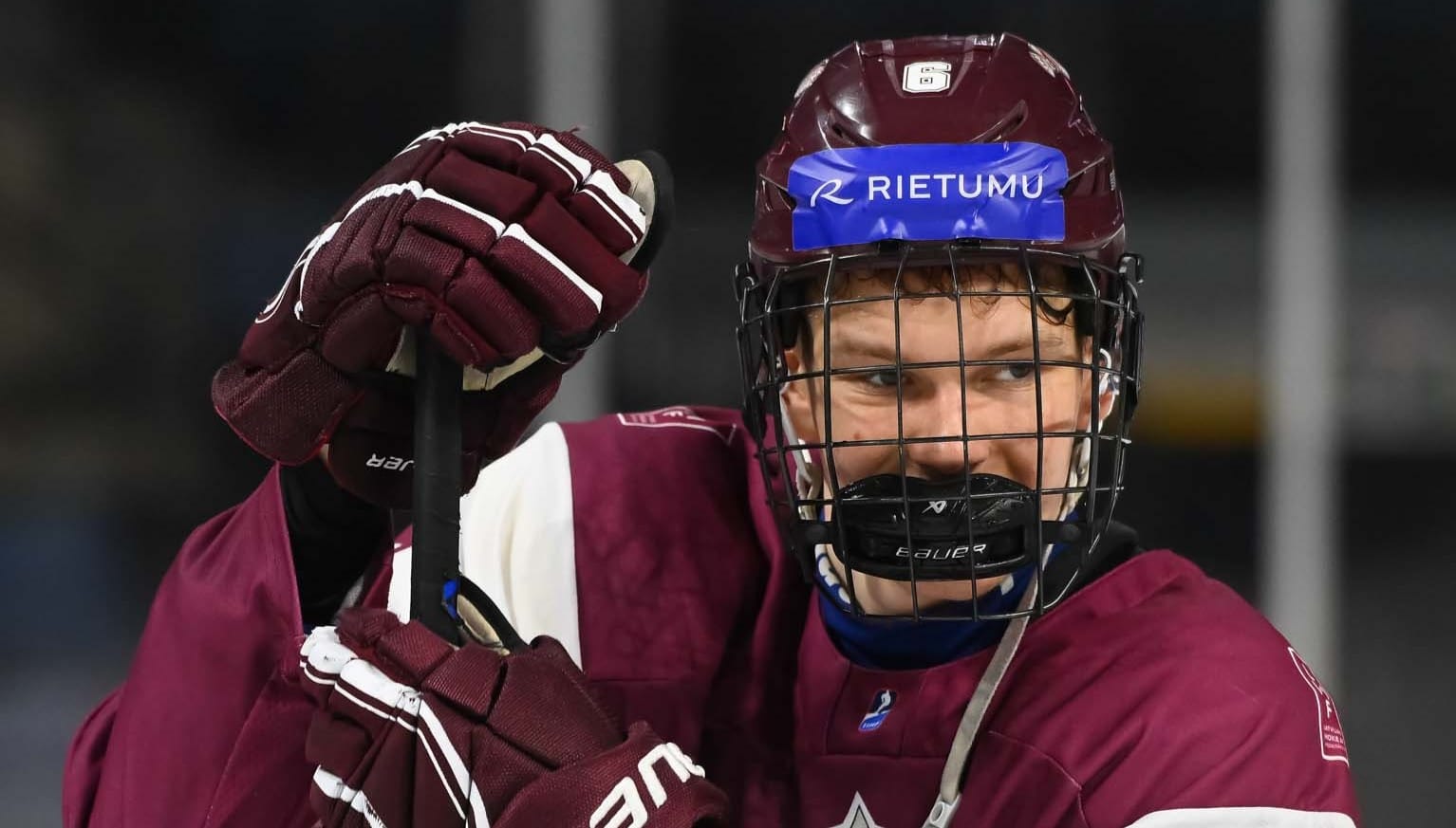 Jaunais talants Šmits par veiksmīgo sezonas sākumu un NHL klubu uzmanību