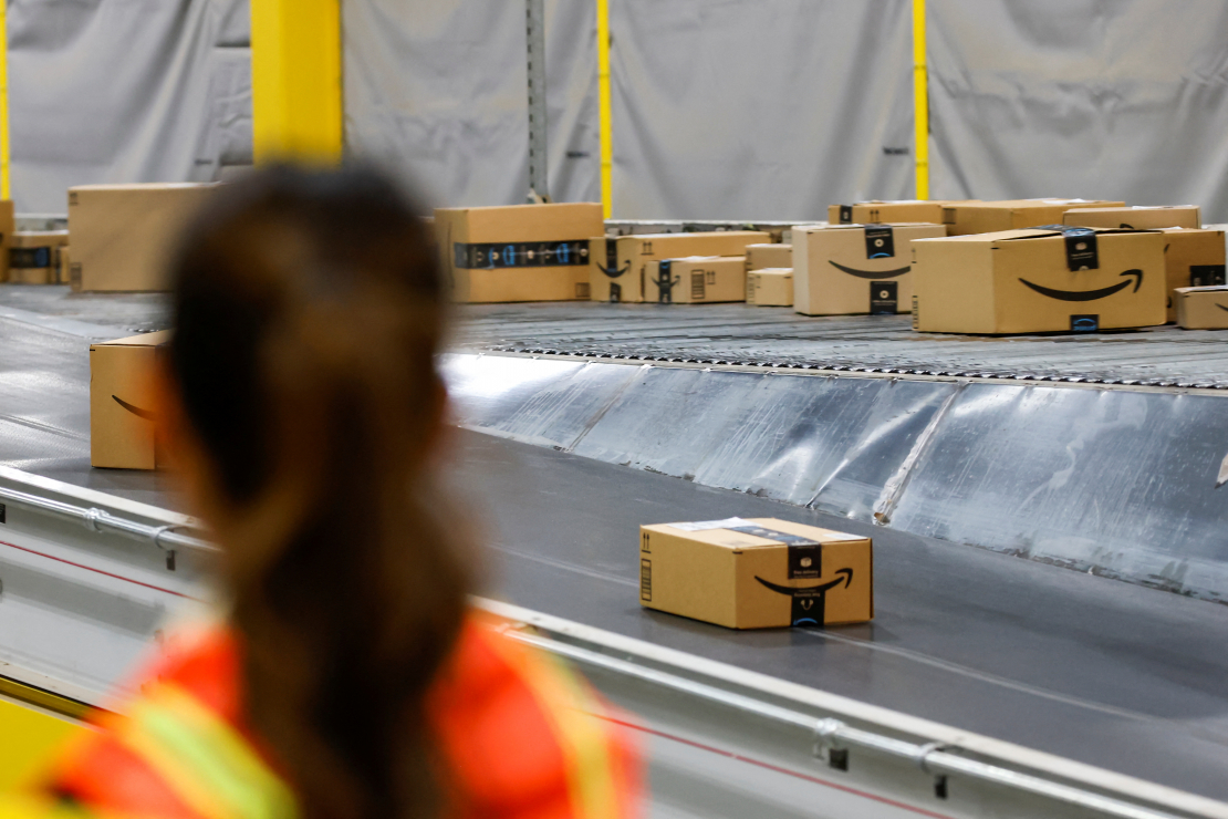 ASV milži "Amazon" un "UPS" likvidē vairāk nekā 60 000 darbavietu
