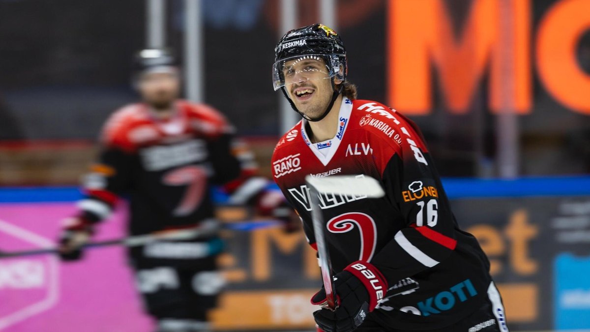 Vienam latvietim parāda durvis, bet cits viņa vietā – savdabīga rokāde slavenā Somijas hokeja klubā