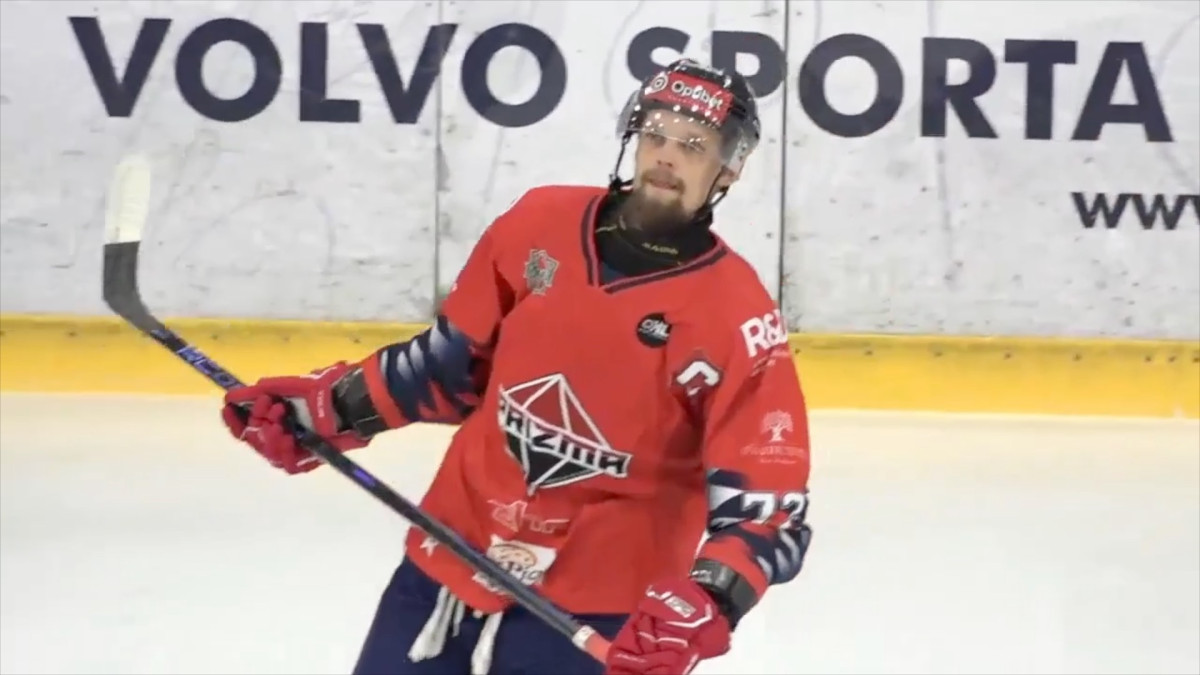 Roberts Jekimovs turpina bombardēt – Hokejs – Sportacentrs.com