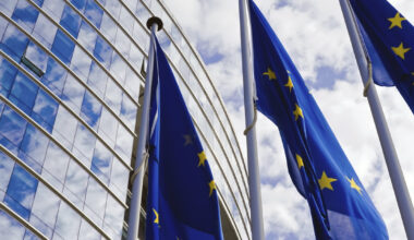 Lēmums par Ukrainas finansējuma avotiem atlikts līdz decembrim / Diena