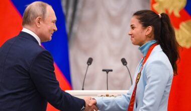 "Putins ir mans prezidents!" – Krievijas slēpotāja pikta par FIS lēmumu neatcelt diskvalifikāciju