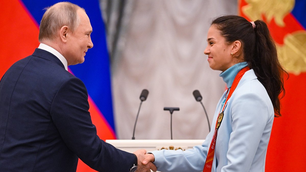 "Putins ir mans prezidents!" – Krievijas slēpotāja pikta par FIS lēmumu neatcelt diskvalifikāciju