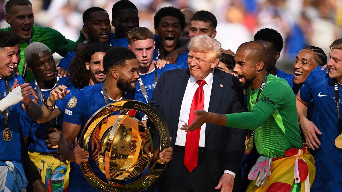 "Mēs pieņemam lēmumus!" – FIFA stingri iestājas pret Trampa draudiem Pasaules kausa rīkotājpilsētām