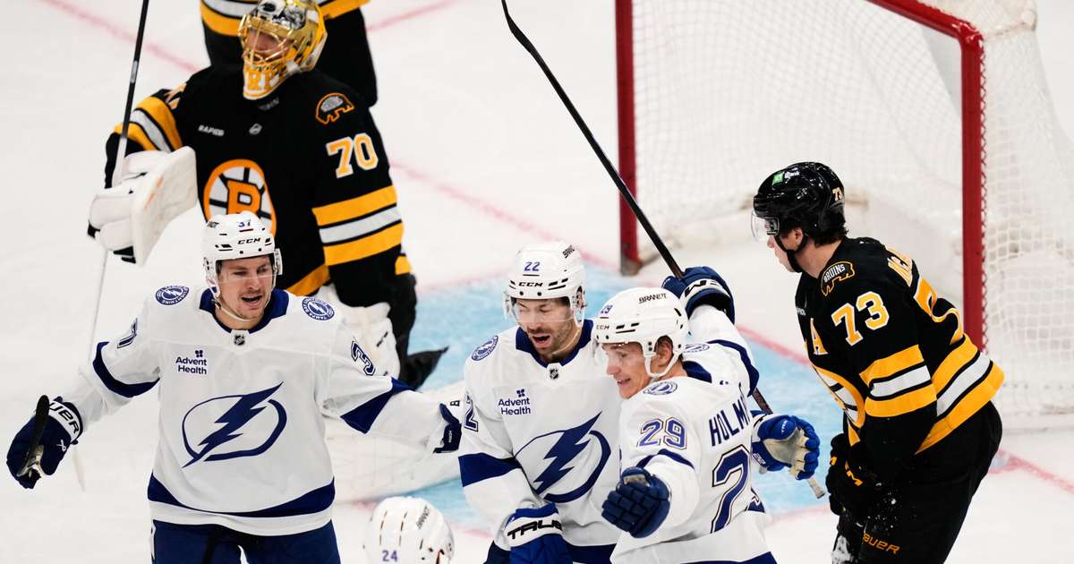 Girgensona “Lightning” uzvar “Bruins” un svin NHL sezonas pirmo uzvaru