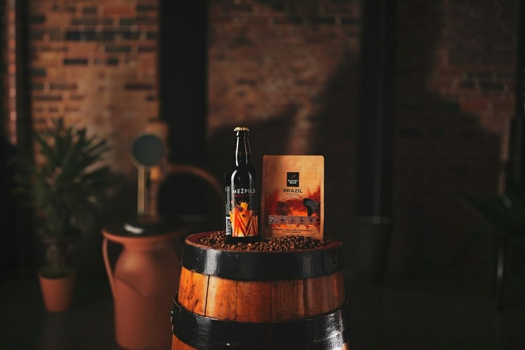 Investējot 15 000 eiro, Mežpils alus un Rocket Bean rada alu :: Dienas Bizness