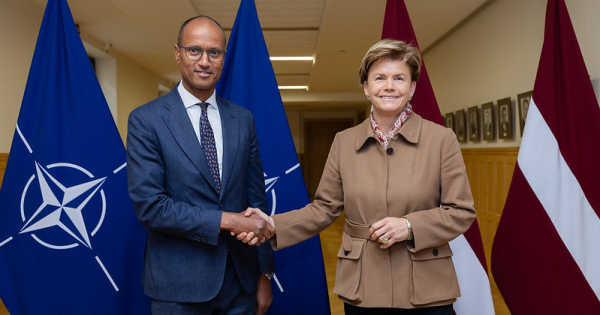 Ārlietu ministre B. Braže ar NATO ģenerālsekretāra vietnieku Ž.Š. Ellermanu-Kingombu pārrunā Latvijas sasniegumus un inovācijas dronu, MI, kvantu, 5/6G un citās jauno tehnoloģiju jomās