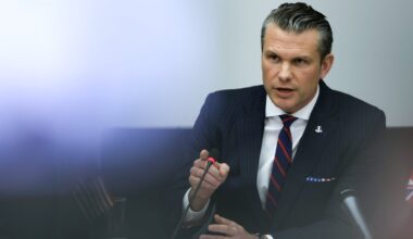 ASV aizsardzības ministra lidmašīna piedzīvojusi ķibeli un veikusi ārkārtas nosēšanos