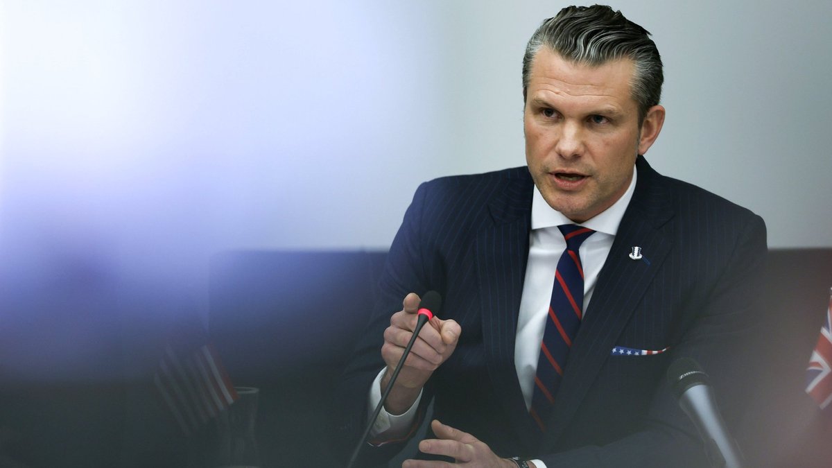 ASV aizsardzības ministra lidmašīna piedzīvojusi ķibeli un veikusi ārkārtas nosēšanos