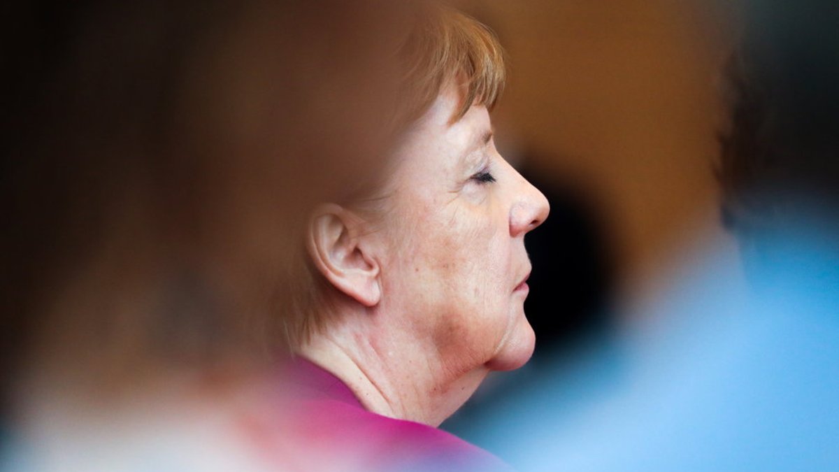 "Ne tikai nekaunīgi, bet vienkārši nepareizi". Merkele izpelnās Polijas un Baltijas valstu kritiku