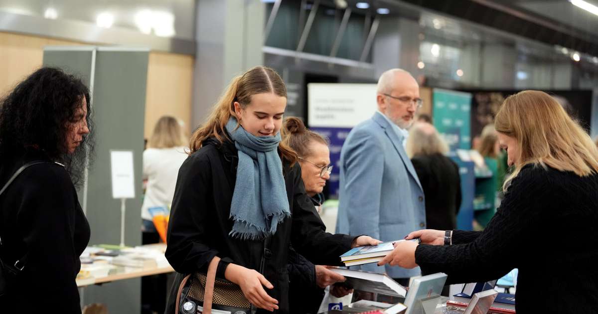 Pašmāju literatūras “uzvaras gājiens”. Lasītāji iemīļojuši latviešu autorus