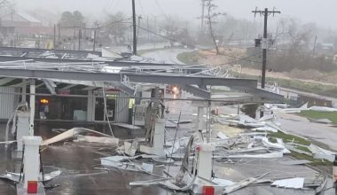 Gadsimta viesuļvētra Melisa rauj ēkām jumtus, izraisa nogruvumus Jamaikā