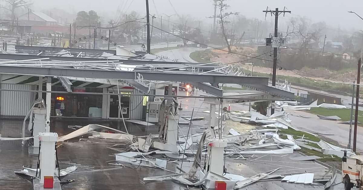 Gadsimta viesuļvētra Melisa rauj ēkām jumtus, izraisa nogruvumus Jamaikā