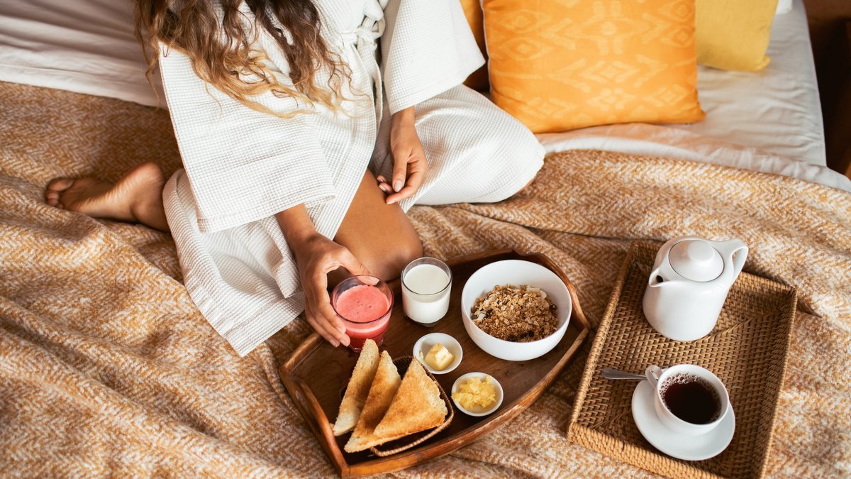 Septiņas populāras brokastis, kas patiesībā kaitē – un veselīgākas to alternatīvas